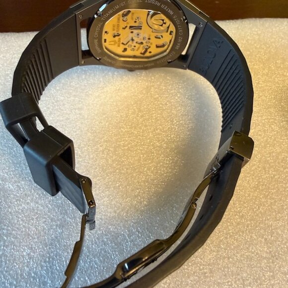 Bulova Curv Watch - Picture 4 of 6